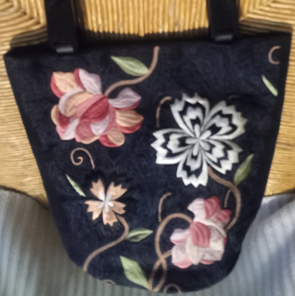 Embroidered Purse - Picture 5 of 6